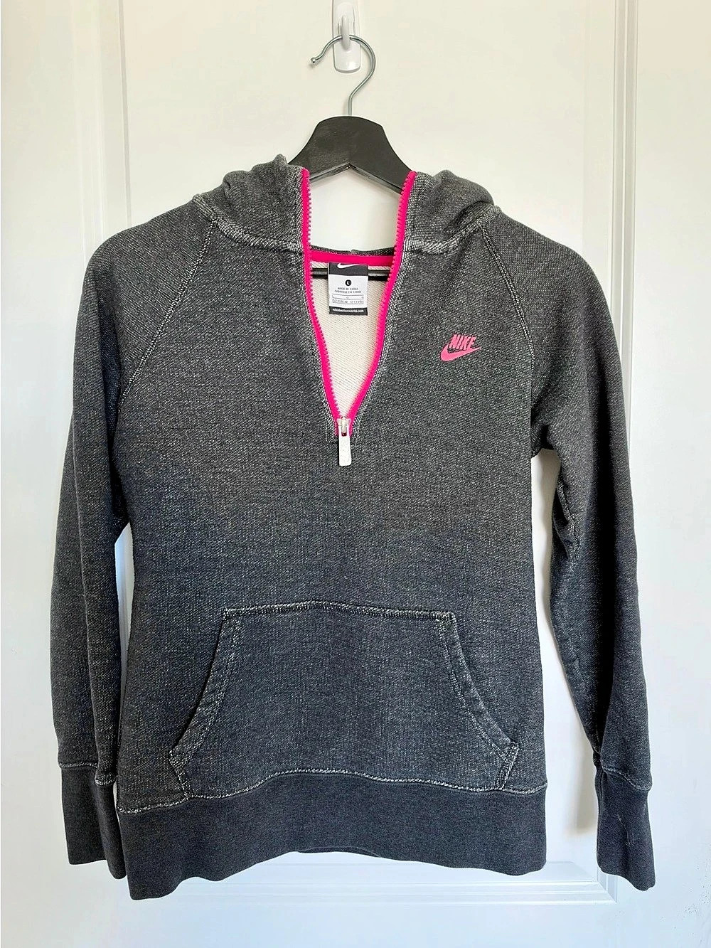Nike Girls Dark Grey Hot Pink Quarter Zip Hoodie Sweatshirt L 12-13⁠